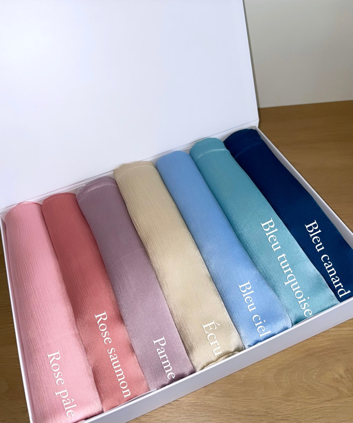 Hijab en satin rayé